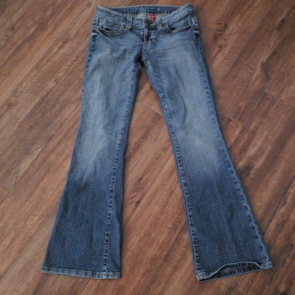 Guess Jeans - Picture 4 of 6